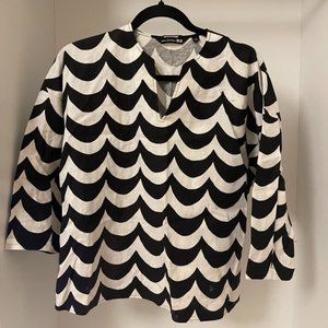 UNIQLO x Marimekko Black and White Graphic 3/4 Sleeve Blouse